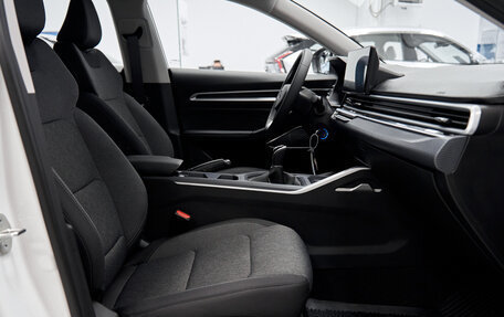 Geely Emgrand, 2024 год, 2 099 990 рублей, 21 фотография