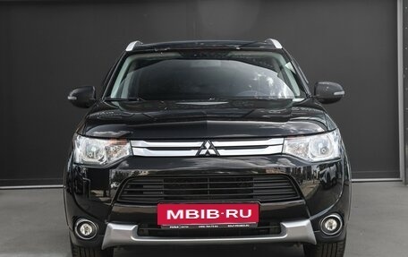 Mitsubishi Outlander III рестайлинг 3, 2014 год, 1 355 000 рублей, 2 фотография