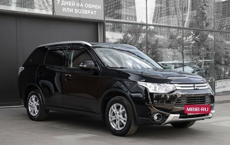 Mitsubishi Outlander III рестайлинг 3, 2014 год, 1 355 000 рублей, 3 фотография