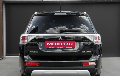 Mitsubishi Outlander III рестайлинг 3, 2014 год, 1 355 000 рублей, 6 фотография