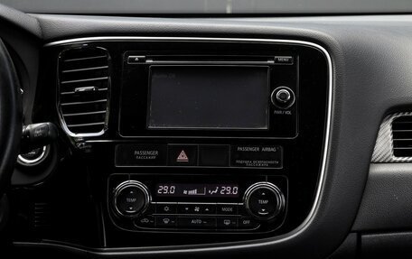 Mitsubishi Outlander III рестайлинг 3, 2014 год, 1 355 000 рублей, 12 фотография