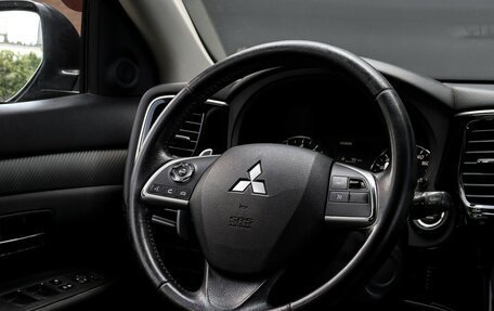 Mitsubishi Outlander III рестайлинг 3, 2014 год, 1 355 000 рублей, 14 фотография