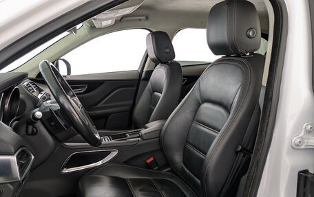 Jaguar F-Pace, 2019 год, 2 700 000 рублей, 23 фотография
