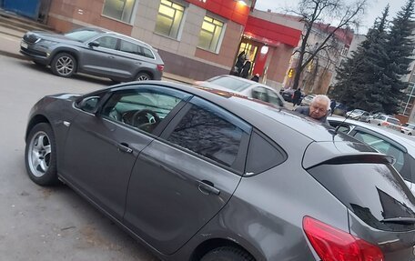 Opel Astra J, 2010 год, 700 000 рублей, 11 фотография