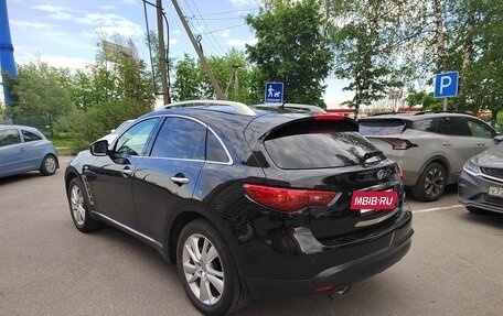 Infiniti QX70, 2015 год, 2 430 000 рублей, 9 фотография
