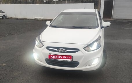 Hyundai Solaris II рестайлинг, 2012 год, 850 000 рублей, 2 фотография