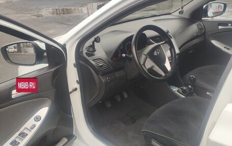 Hyundai Solaris II рестайлинг, 2012 год, 850 000 рублей, 12 фотография