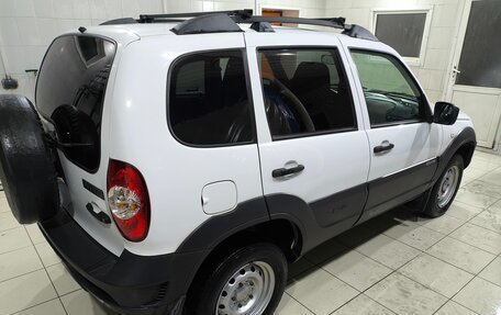 Chevrolet Niva I рестайлинг, 2017 год, 820 000 рублей, 4 фотография