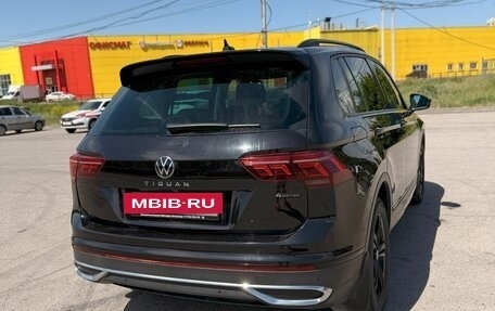 Volkswagen Tiguan II, 2021 год, 3 200 000 рублей, 2 фотография