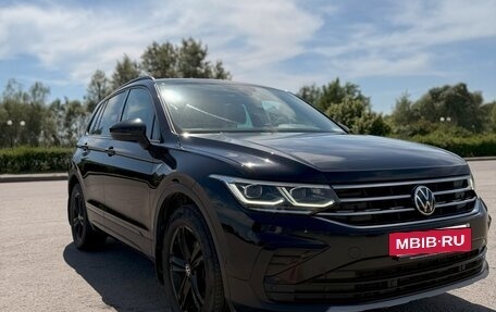 Volkswagen Tiguan II, 2021 год, 3 200 000 рублей, 4 фотография