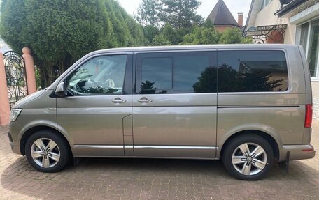 Volkswagen Multivan T6 рестайлинг, 2015 год, 3 800 000 рублей, 2 фотография