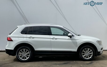 Volkswagen Tiguan II, 2017 год, 2 200 000 рублей, 4 фотография