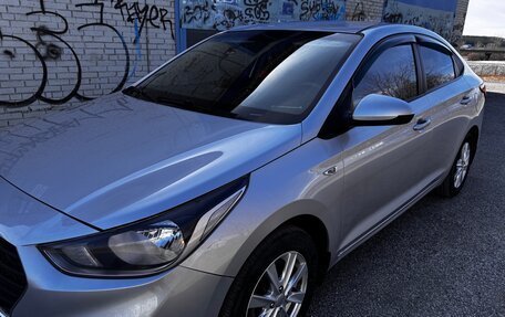 Hyundai Solaris II рестайлинг, 2017 год, 1 250 000 рублей, 1 фотография