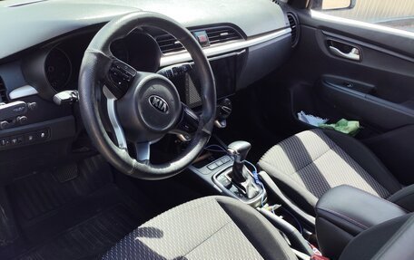 KIA Rio IV, 2018 год, 1 100 000 рублей, 3 фотография