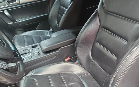 Volkswagen Touareg III, 2011 год, 2 080 000 рублей, 10 фотография