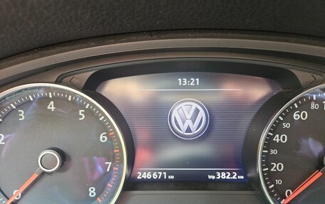 Volkswagen Touareg III, 2011 год, 2 080 000 рублей, 12 фотография