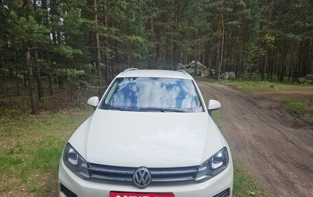 Volkswagen Touareg III, 2011 год, 2 080 000 рублей, 2 фотография