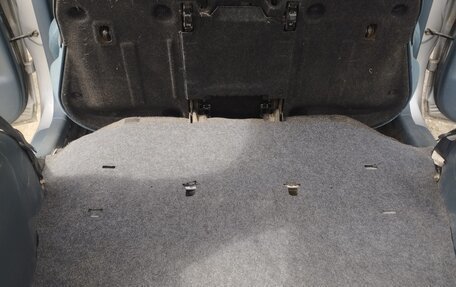 Toyota Yaris I рестайлинг, 2000 год, 250 000 рублей, 9 фотография