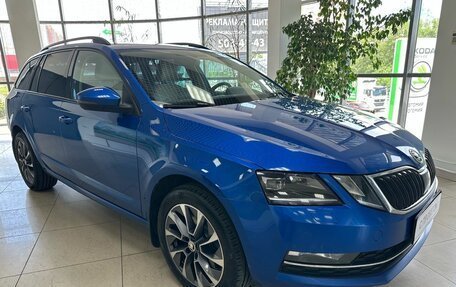 Skoda Octavia, 2017 год, 1 990 000 рублей, 3 фотография