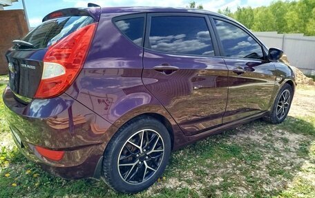 Hyundai Solaris II рестайлинг, 2011 год, 700 000 рублей, 3 фотография