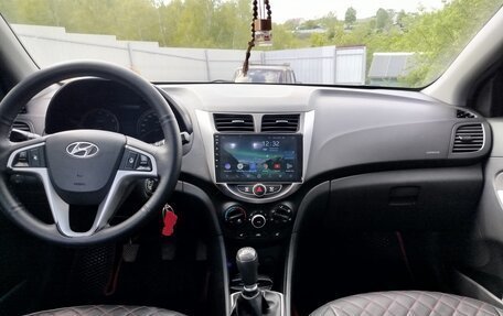 Hyundai Solaris II рестайлинг, 2011 год, 700 000 рублей, 7 фотография