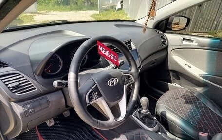 Hyundai Solaris II рестайлинг, 2011 год, 700 000 рублей, 9 фотография
