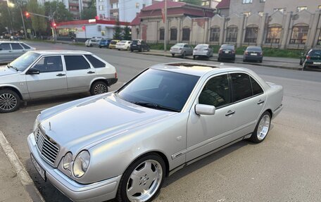 Mercedes-Benz E-Класс, 1998 год, 750 000 рублей, 2 фотография