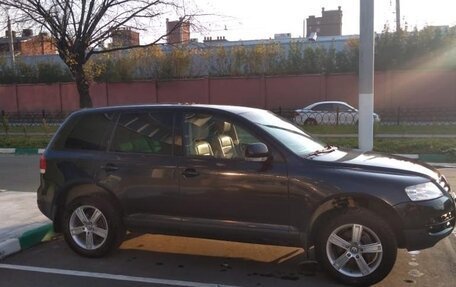 Volkswagen Touareg III, 2003 год, 650 000 рублей, 2 фотография