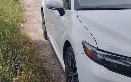 Toyota Camry, 2022 год, 1 900 000 рублей, 2 фотография