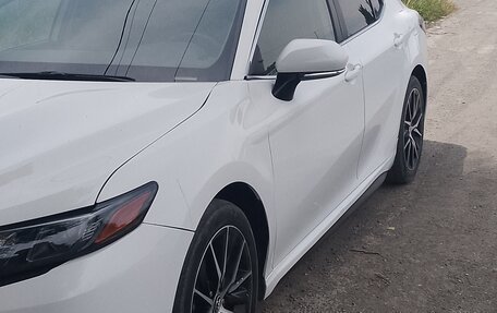 Toyota Camry, 2022 год, 1 900 000 рублей, 3 фотография