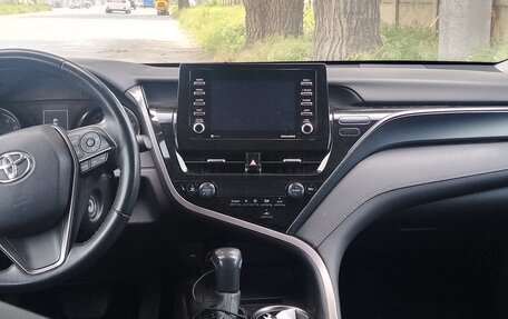 Toyota Camry, 2022 год, 1 900 000 рублей, 7 фотография