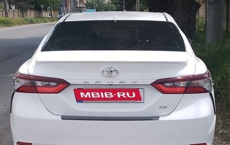 Toyota Camry, 2022 год, 1 900 000 рублей, 4 фотография