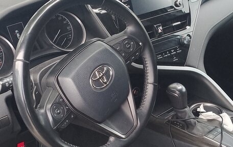 Toyota Camry, 2022 год, 1 900 000 рублей, 5 фотография