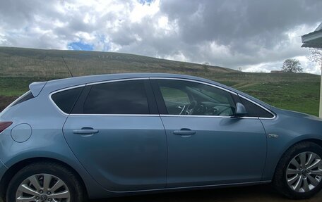 Opel Astra J, 2011 год, 590 000 рублей, 2 фотография