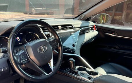 Toyota Camry, 2020 год, 3 300 000 рублей, 10 фотография