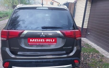 Mitsubishi Outlander III рестайлинг 3, 2016 год, 1 850 000 рублей, 3 фотография