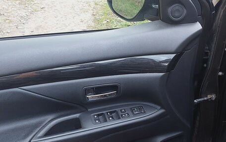 Mitsubishi Outlander III рестайлинг 3, 2016 год, 1 850 000 рублей, 8 фотография
