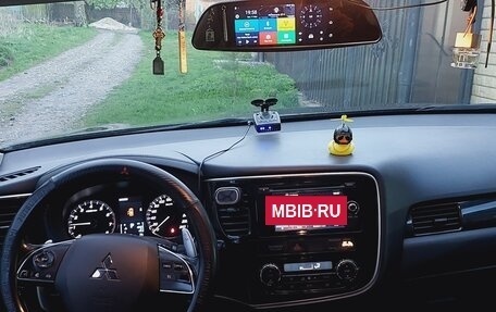 Mitsubishi Outlander III рестайлинг 3, 2016 год, 1 850 000 рублей, 5 фотография