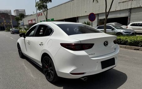Mazda 3, 2022 год, 1 300 000 рублей, 4 фотография