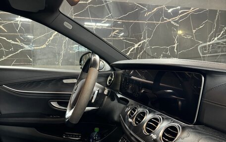 Mercedes-Benz E-Класс, 2019 год, 3 100 000 рублей, 12 фотография