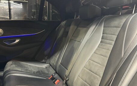 Mercedes-Benz E-Класс, 2019 год, 3 100 000 рублей, 9 фотография
