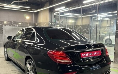 Mercedes-Benz E-Класс, 2019 год, 3 100 000 рублей, 4 фотография