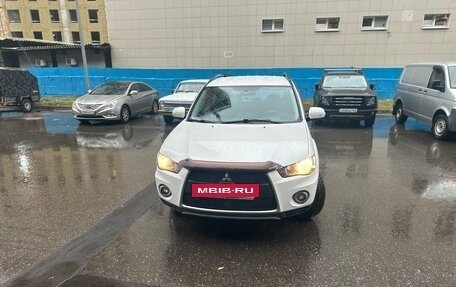 Mitsubishi Outlander III рестайлинг 3, 2011 год, 1 000 000 рублей, 2 фотография