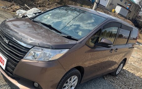 Toyota Noah III, 2014 год, 1 870 000 рублей, 2 фотография