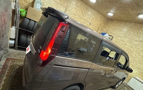 Toyota Noah III, 2014 год, 1 870 000 рублей, 11 фотография