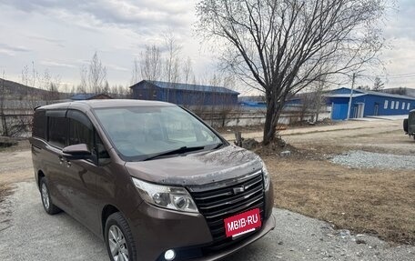 Toyota Noah III, 2014 год, 1 870 000 рублей, 6 фотография