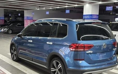 Volkswagen Touran III, 2022 год, 2 400 000 рублей, 5 фотография