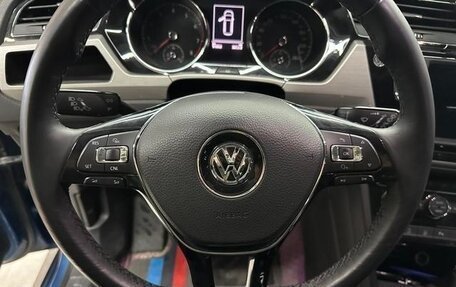 Volkswagen Touran III, 2022 год, 2 400 000 рублей, 10 фотография