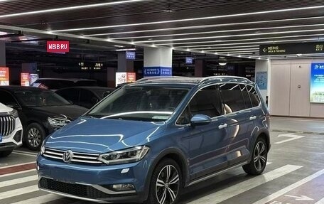 Volkswagen Touran III, 2022 год, 2 400 000 рублей, 3 фотография