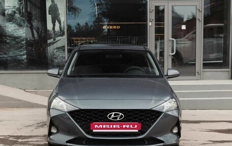 Hyundai Solaris II рестайлинг, 2021 год, 1 700 000 рублей, 2 фотография